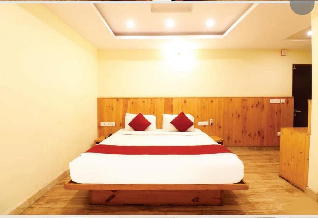 Hotel Royal Orbit Бангалор Екстериор снимка